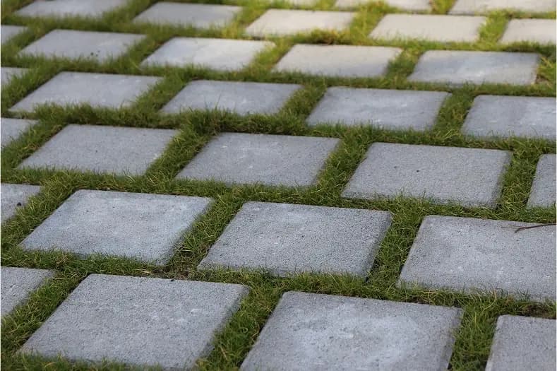 Paving installation